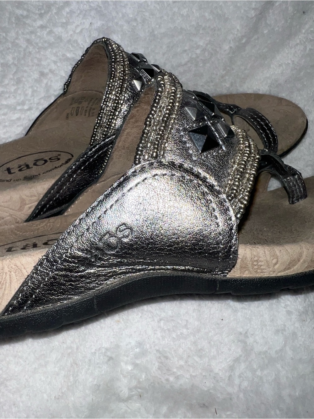 Tao’s genie sandals in pewter leather and metal pyramid studs woman size 8 - Picture 4 of 7